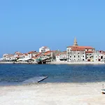 With A Parking Space - 7124 Umag